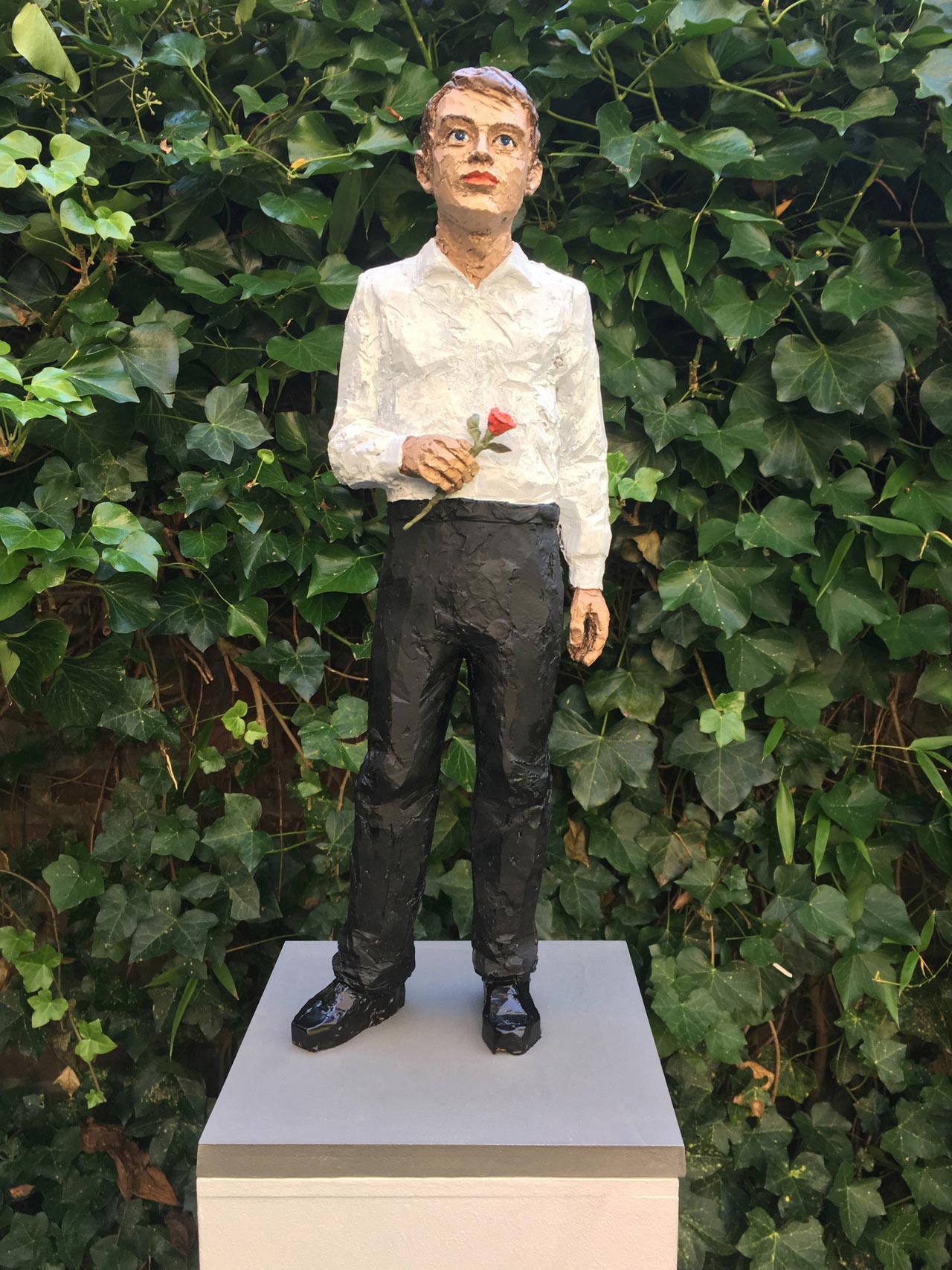 Mann mit Rose (Neuss)